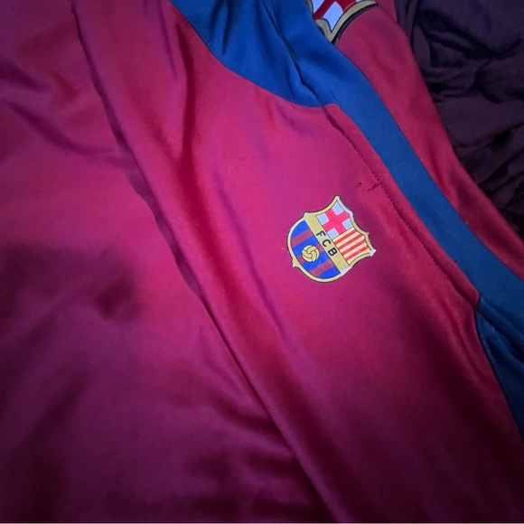 FCB Barcelona Burgundy Navy V NeckShirt - Picture 4 of 6